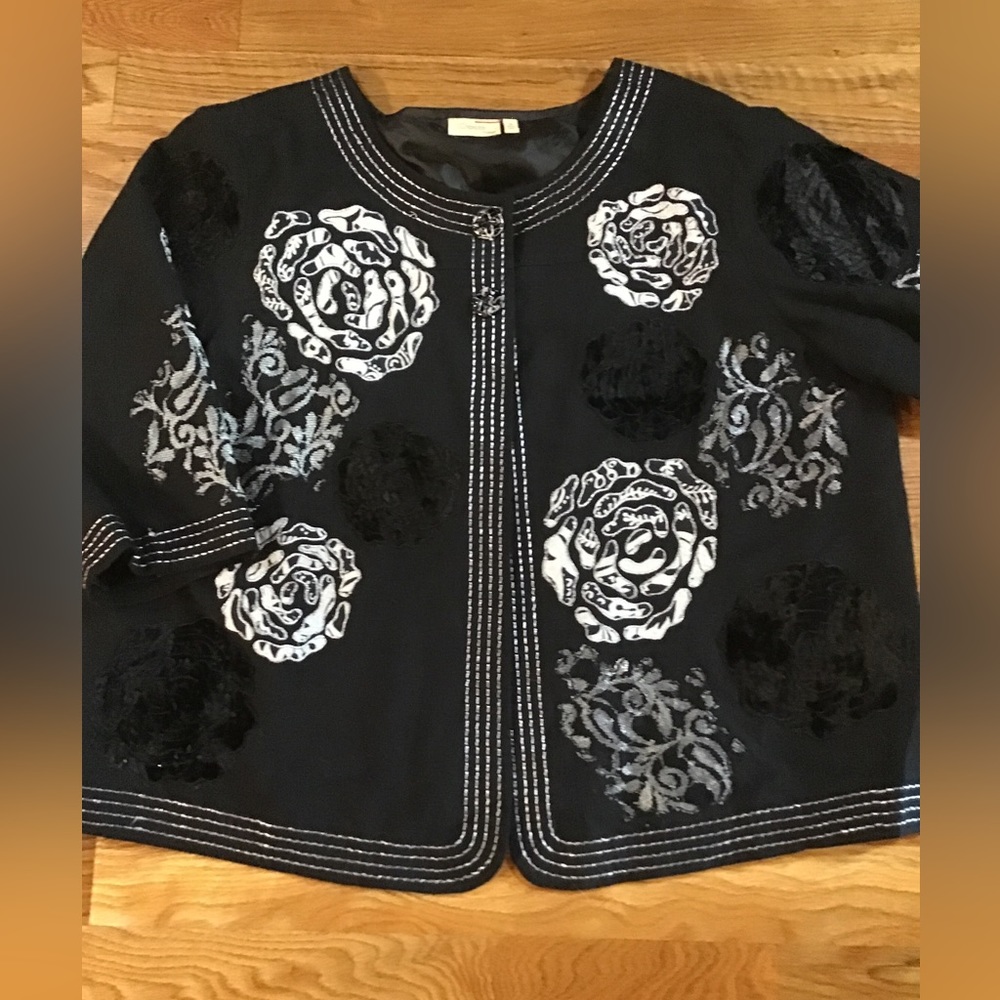 Woman’s size 3X choices, woman, beautiful, black and white swing jacket lined R